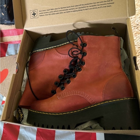 NEW Dr. Martens Leona BRICK RED ☄️- EU 41 / US Woman’s 9 9.5 10 - Picture 5 of 6